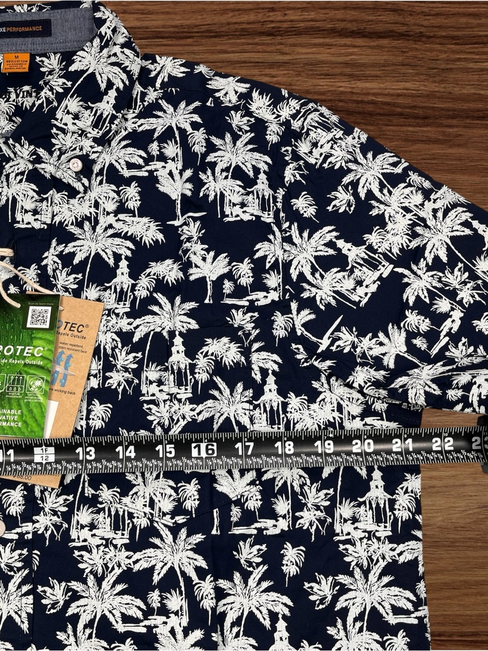Tailor Vintage Airotec+ Tropical Navy Blue Short Sleeve Button Down. Medium - Picture 4 of 9